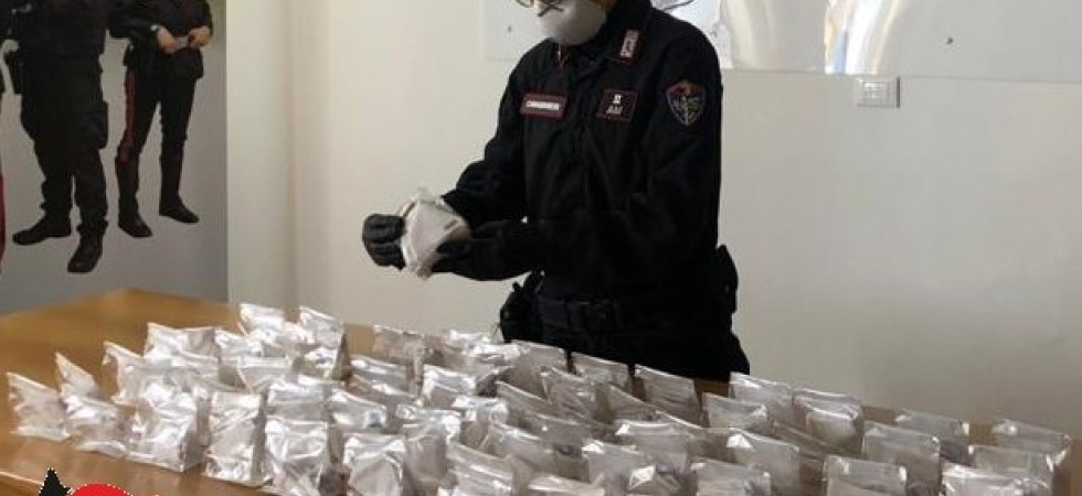 Sequestrate 137 mascherine in due tabaccai: avevano dei difetti di etichettatura e quindi non vi erano sicurezza per la